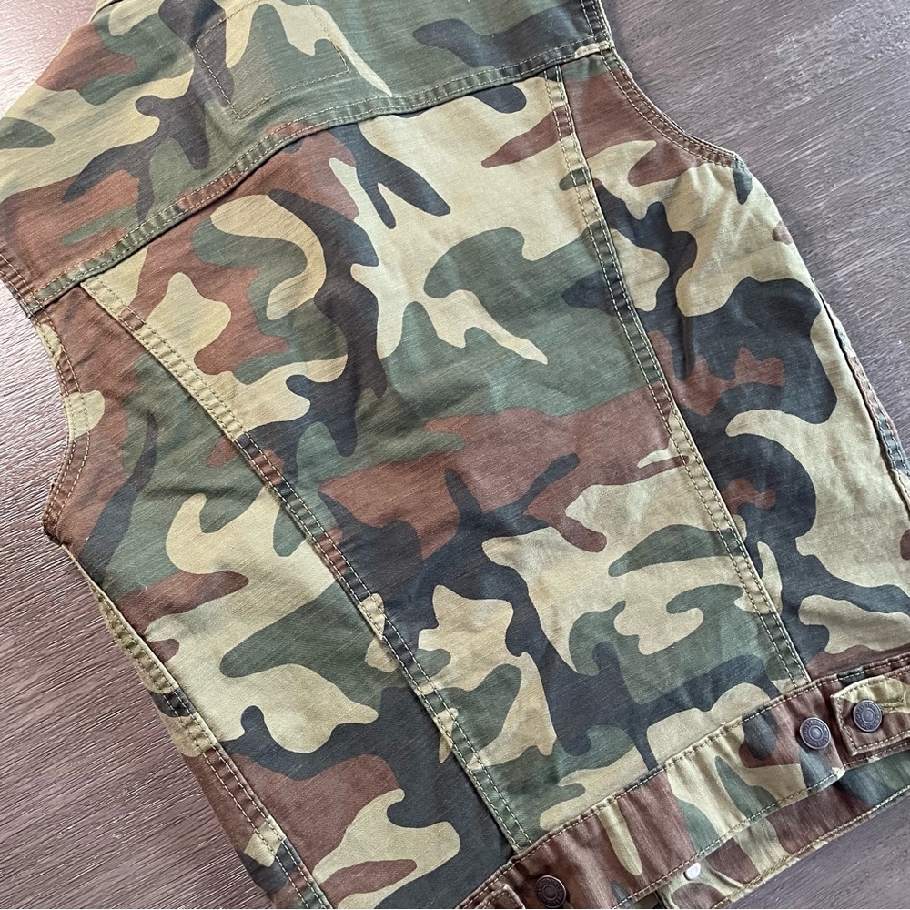 Levi's Women's Camouflage Sleeveless Denim Vest - Green/Brown - Picture 5 of 11